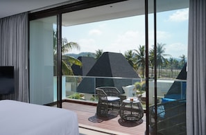Quarto executivo, 1 cama King, sacada | Vista para o jardim