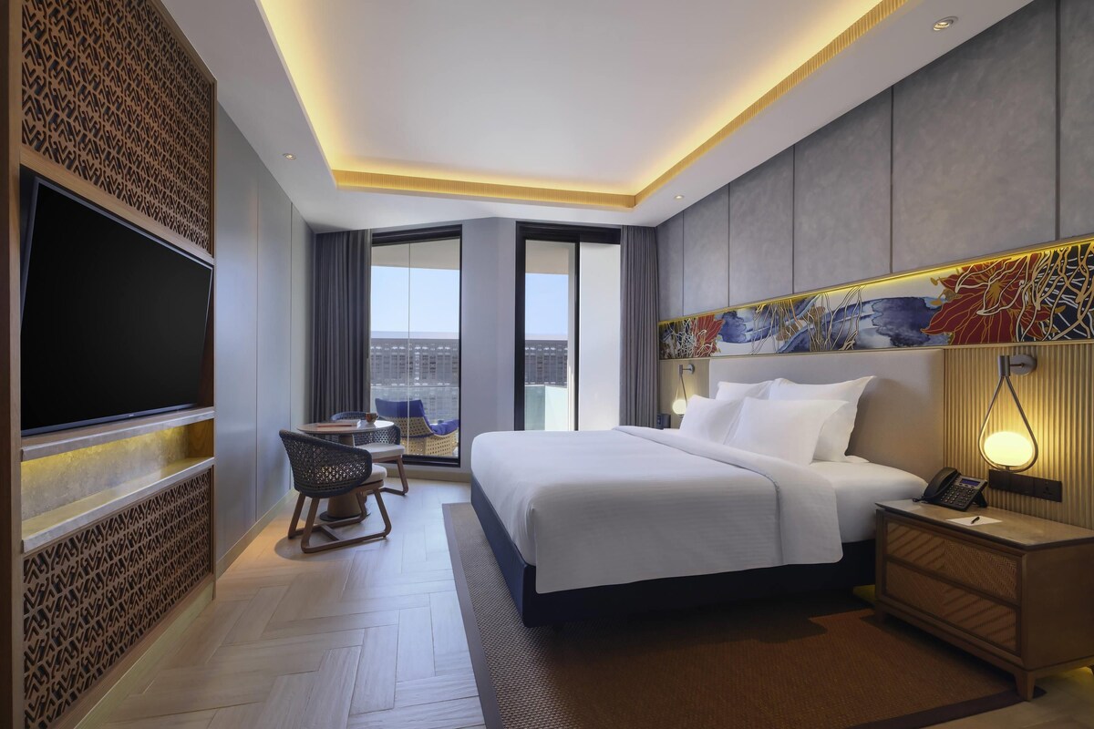 Chambre Deluxe, 1 très grand lit, balcon, côté jardin