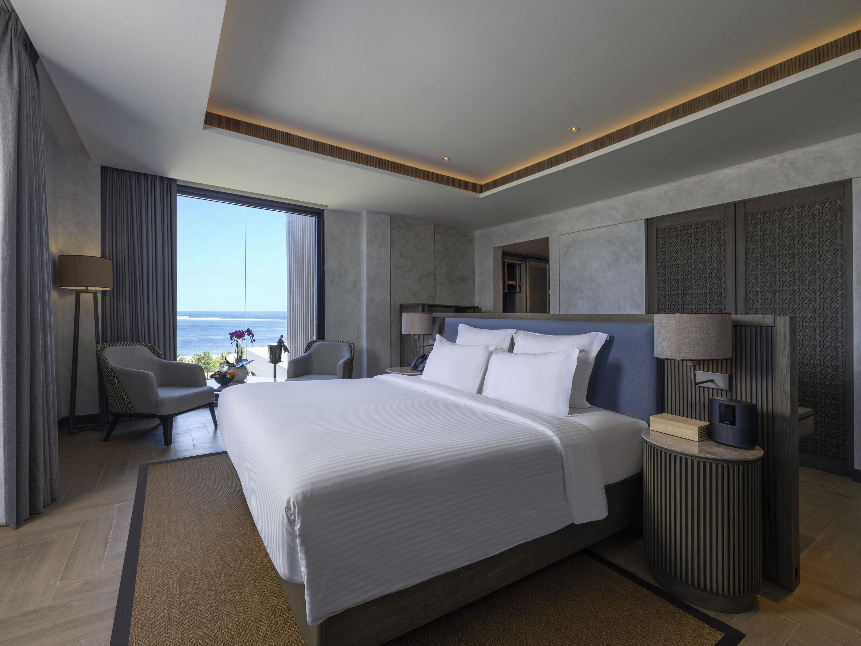 Habitación ejecutiva, 1 cama de matrimonio grande, balcón | Colchones con acolchado adicional, minibar, caja fuerte