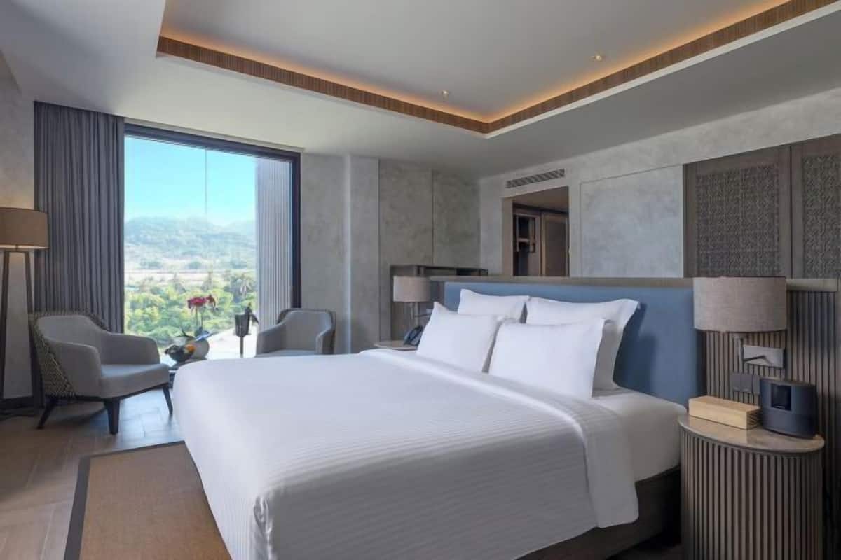 1 bedroom, pillow-top beds, minibar, in-room safe