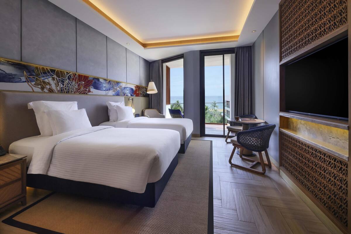 Surmatelas, minibar, coffres-forts dans les chambres