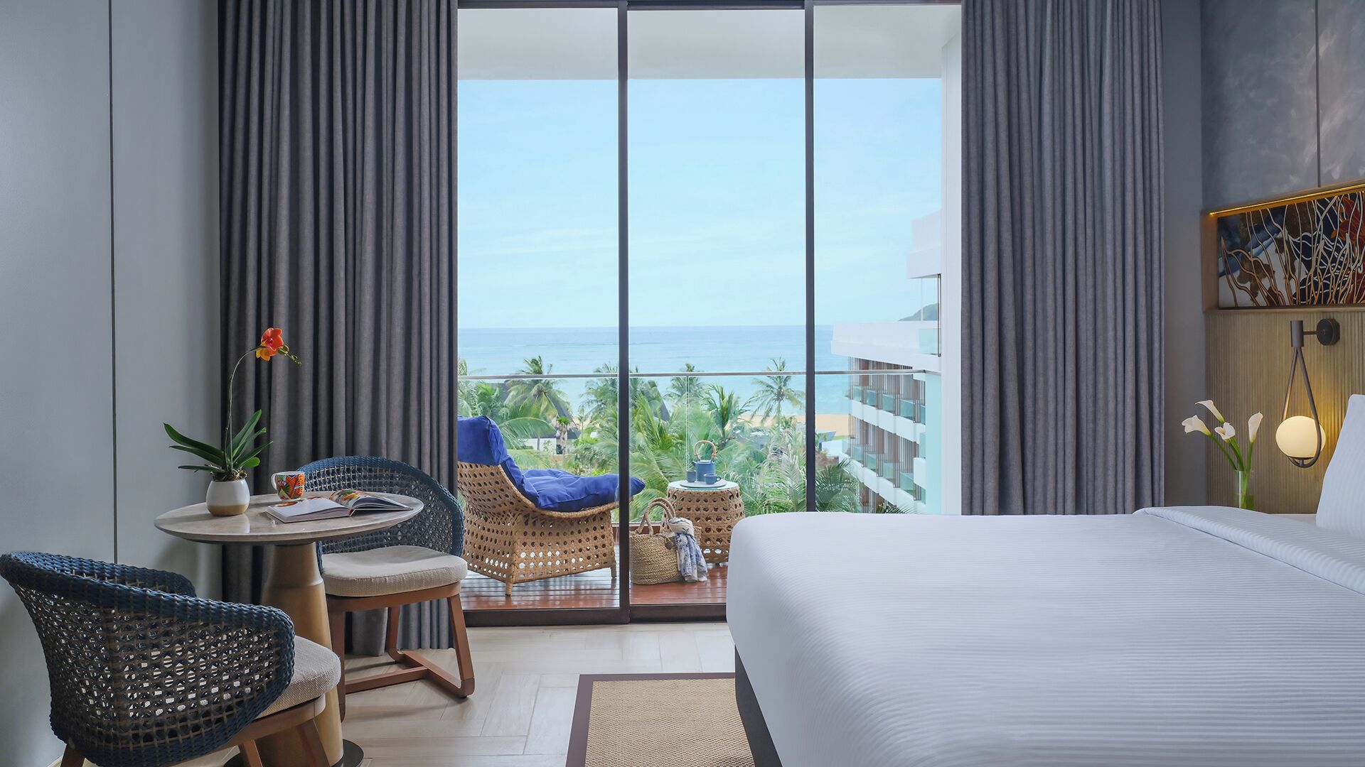 Deluxe Room, 1 King Bed, Balcony, Ocean View | Pillow-top beds, minibar, in-room safe, laptop workspace