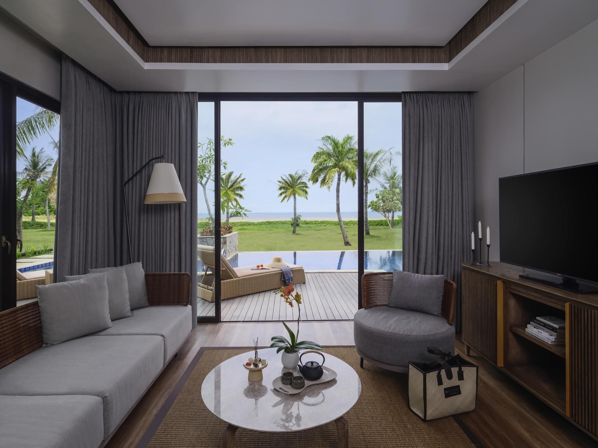 Villa, 2 habitaciones, vistas al mar (Beach) | Colchones con acolchado adicional, minibar, caja fuerte