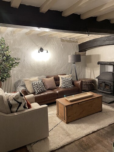 Stunning Canal Side Listed Cottage in the heart of Llangollen