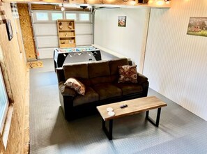 Game room - Wearadise Mountain Views Home features Hot Tub and Fire Pit by RedAwning (Sevierville)
