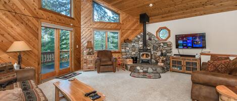 Fernseher, Kamin, Videospielkonsole, DVD-Player