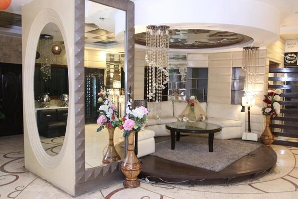 Lobby sitting area - Gulberg Continental Hotel (Lahore)