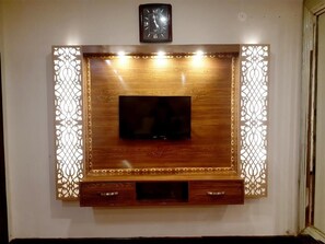 Deluxe Triple Room | Free WiFi, bed sheets - Gulberg Continental Hotel (Lahore)