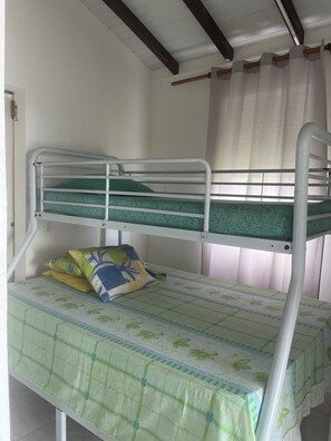 4 bedrooms, iron/ironing board, internet, bed sheets