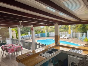 Outdoor dining - Locacaz, your family villa with swimming pool (SAINTE-ANNE)