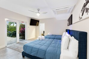 4 室のベッドルーム、セーフティボックス (室内)、アイロン / アイロン台、旅行用ベビーベッド
