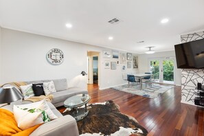 Smart TV, DVD player - Vacation Paradise Home with Heated Pool (Dania Beach)