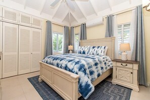 3 sovrum, skrivbord, strykjärn/strykbräda och resesäng