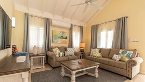 Living area - Paradise Villa 3BDR w/Oceanview & Infinity Pool (Ocho Rios)