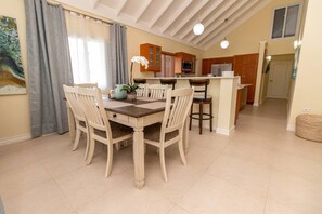Dining - Paradise Villa|Gated|Pool|Richmond (Ocho Rios)