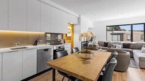 Interior - Mountain Views Penthouse - Apartment 22 (Queenstown)