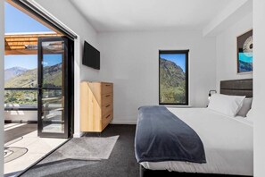 2 camere, una scrivania, ferro/asse da stiro, culla da viaggio