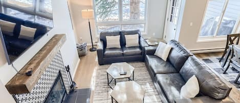 Smart TV, fireplace