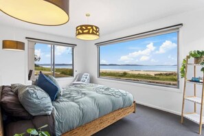 4 bedrooms, iron/ironing board, travel cot, WiFi - Seven Mile Beach House Surf Hike Golf (Seven Mile Beach)