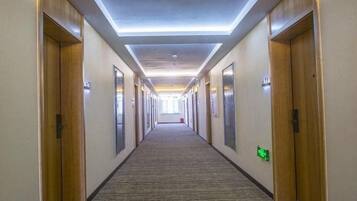 المنشأة من الداخل