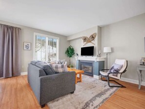 TV, fireplace, offices