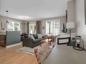 TV, fireplace, offices