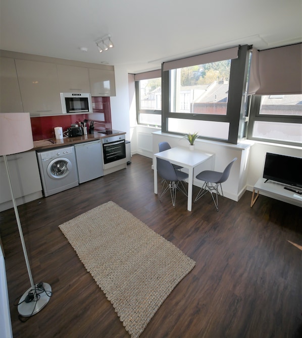 Fridge, microwave, oven, stovetop