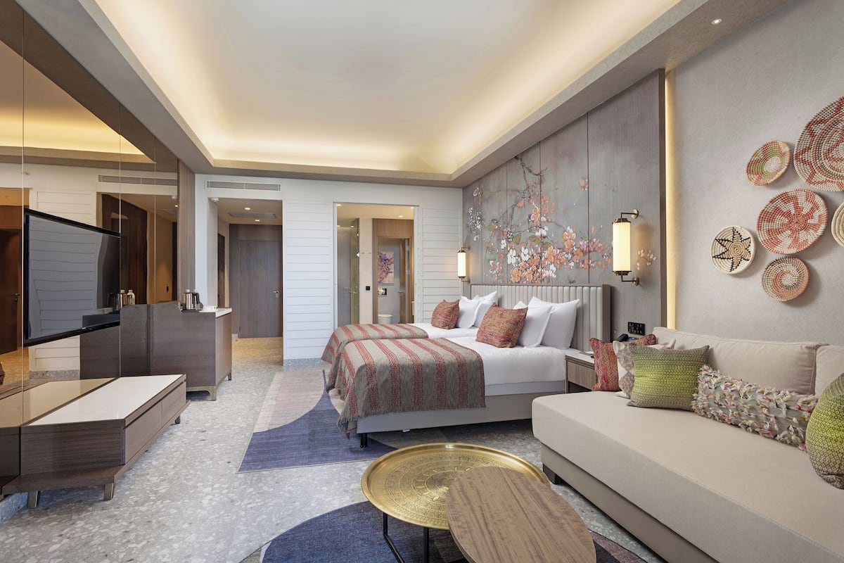 1 bedroom, premium bedding, free minibar, in-room safe