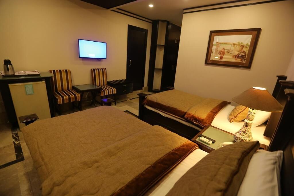 deluxe triple room | free wifi, bed sheets
