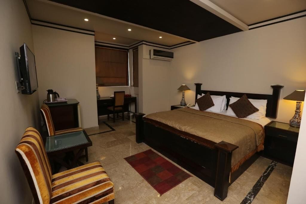 deluxe double or twin room | free wifi, bed sheets