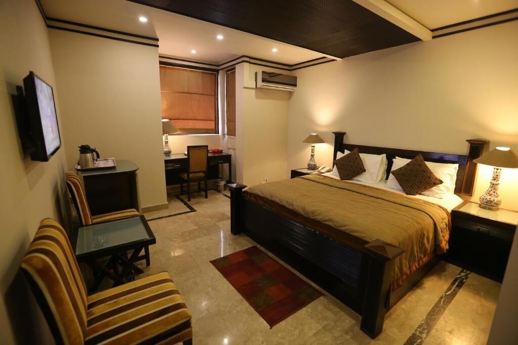 deluxe double or twin room | free wifi, bed sheets