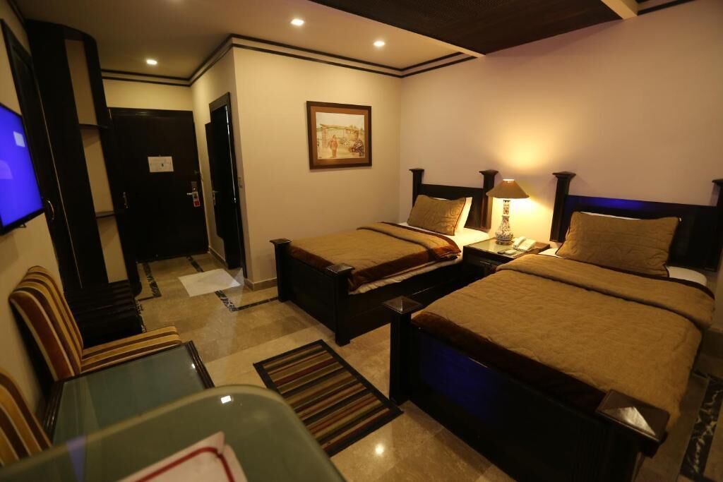 deluxe triple room | free wifi, bed sheets
