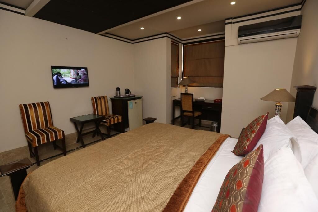 deluxe double or twin room | free wifi, bed sheets