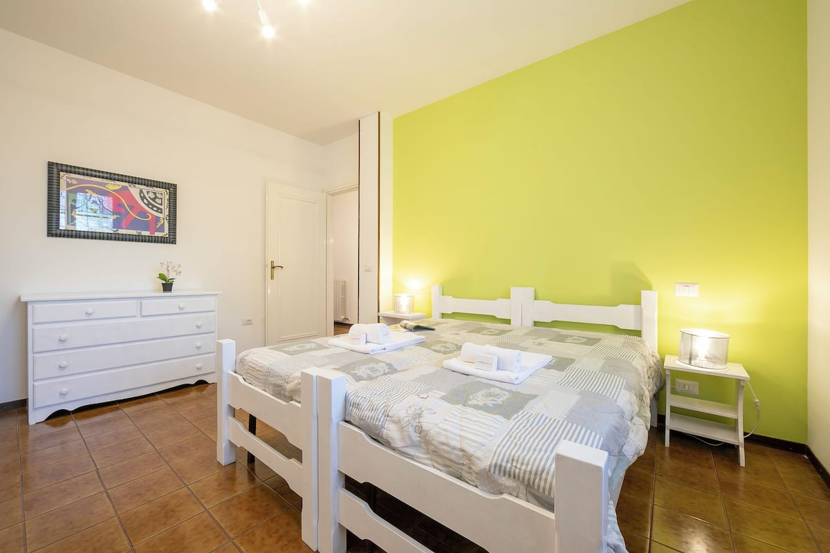 Departamento estándar, 2 habitaciones (Villa Fiorita - Apt 2 - Margherita) | 1 habitación, tabla de planchar con plancha, wifi gratis y ropa de cama