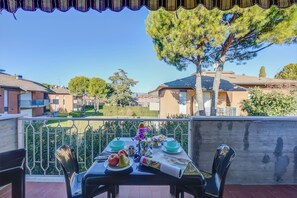 Family Apartment, Multiple Bedrooms (Villa Fiorita - Apt 4 - Mimosa) | Balcony