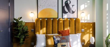 City appartement | Een bureau, een laptopwerkplek, een strijkplank/strijkijzer, gratis wifi