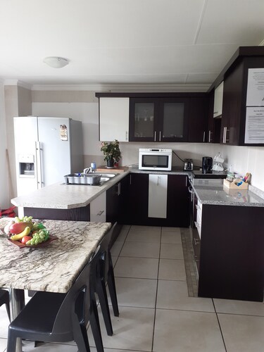 Rustic Red Self catering  country life close to OR Tambo International