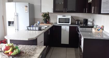 Rustic Red Self catering country life close to OR Tambo International