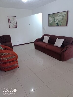 TV - Beautiful apartments in Condominium (Jacó)