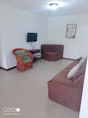 TV - Beautiful apartments in Condominium (Jacó)