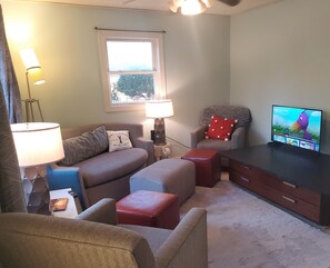 Smart TV, video games, books, video library - NEW Listing: LAKEFRONT Home w/ Dock, Theater Room, Firepit. Near Mystic, Casinos (Griswold)