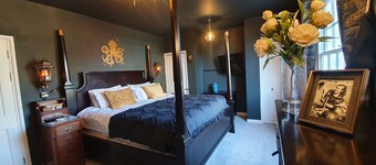 Kraken House * Enchanting Townhouse * Free Parking * Oxford Street