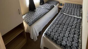 Cottage | 2 bedrooms, free WiFi, bed sheets