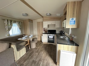 Cottage | 2 bedrooms, free WiFi, bed sheets - Holiday Park Caravan Fluffy in Harts Holiday Park (Sheerness)