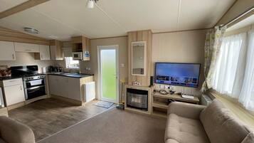 Cottage | Living room | 30-inch TV with cable channels, fireplace