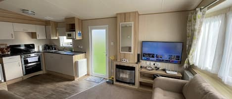 Cottage | Living room | 30-inch TV with cable channels, fireplace