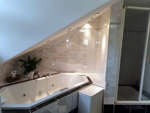 Bathtub, jetted tub, hair dryer, towels