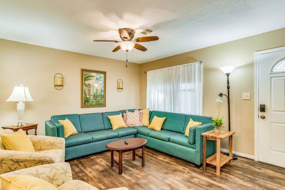 2 Units! Near Beach&Shopping-Brilliant in Bellview