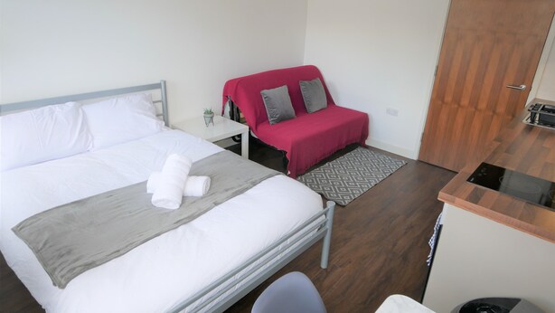 Travel crib, WiFi (free), bed sheets - (189OC-5) Studio Near Beach & Town Centre  (Bournemouth)