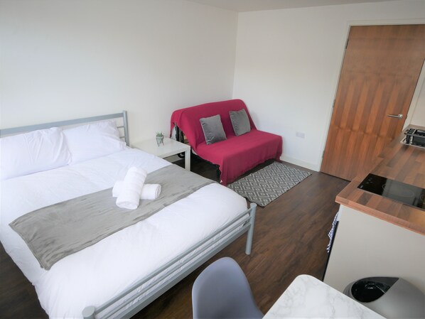 Travel cot, free WiFi, bed sheets